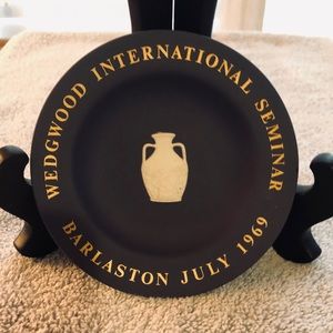 Wedgwood Vintage 1969 seminar Plate in Navy Blue!